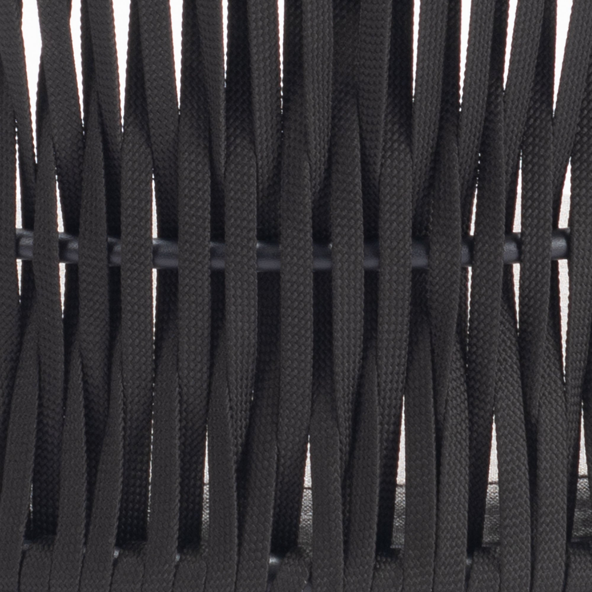 Primer plano del respaldo en cuerda color negro