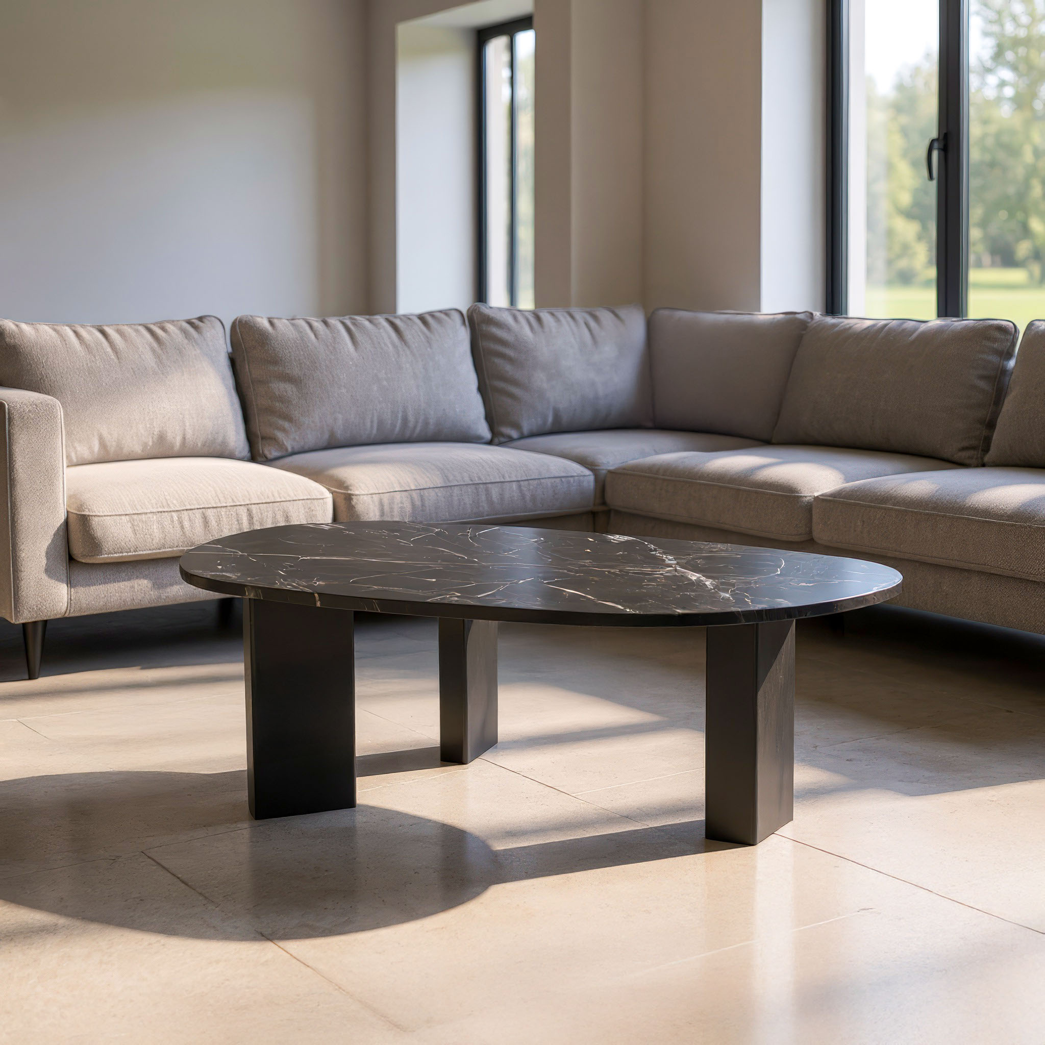 Mesa de centro Aberdeen ambientada en sala moderna con luz natural